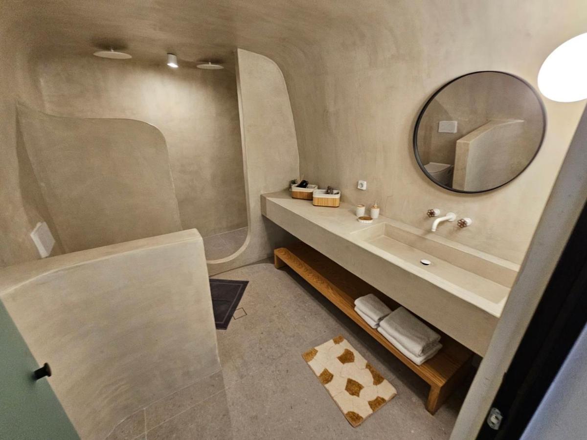 Petroma Cave Suites Vourvoulos Ngoại thất bức ảnh