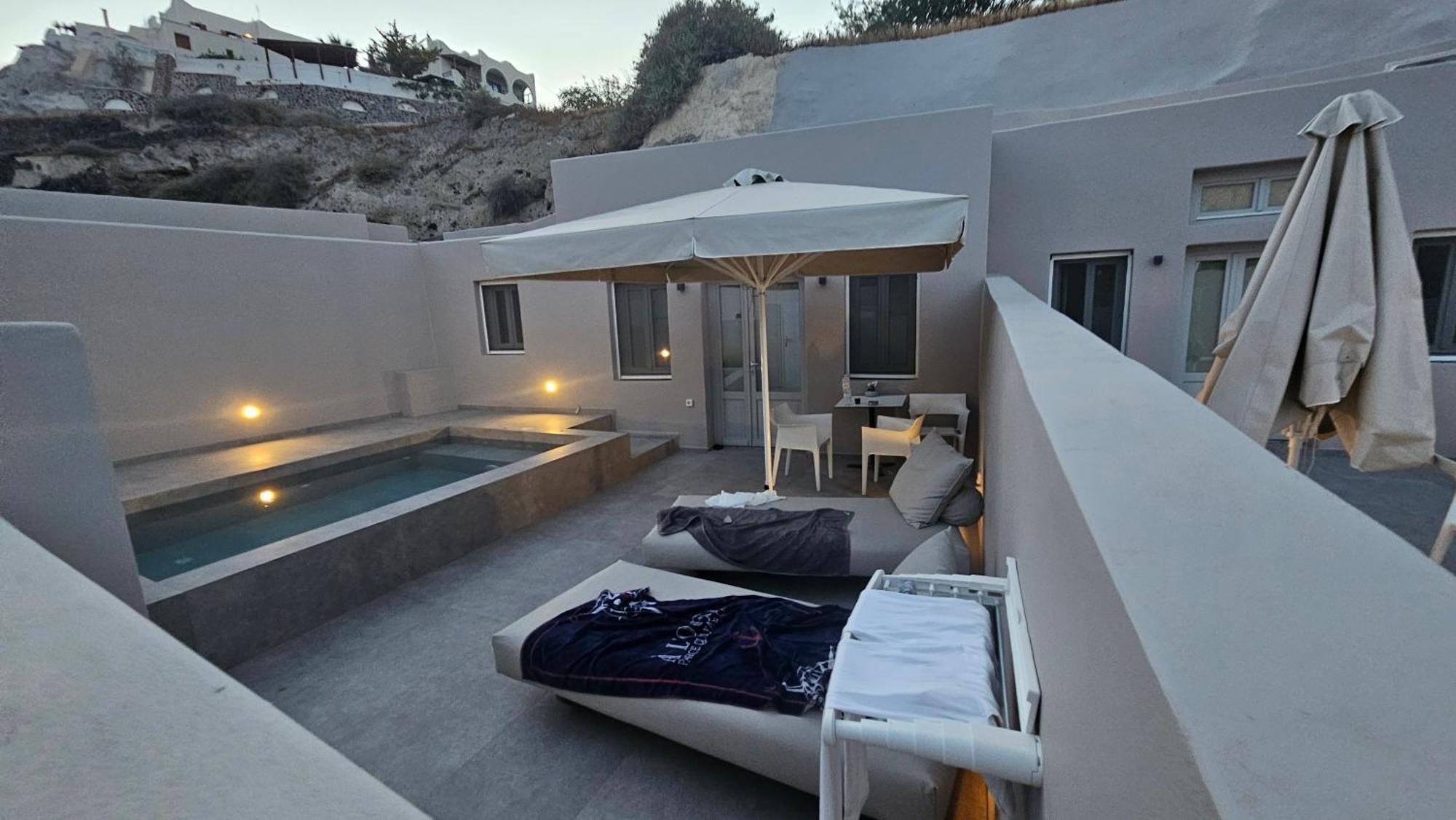 Petroma Cave Suites Vourvoulos Phòng bức ảnh